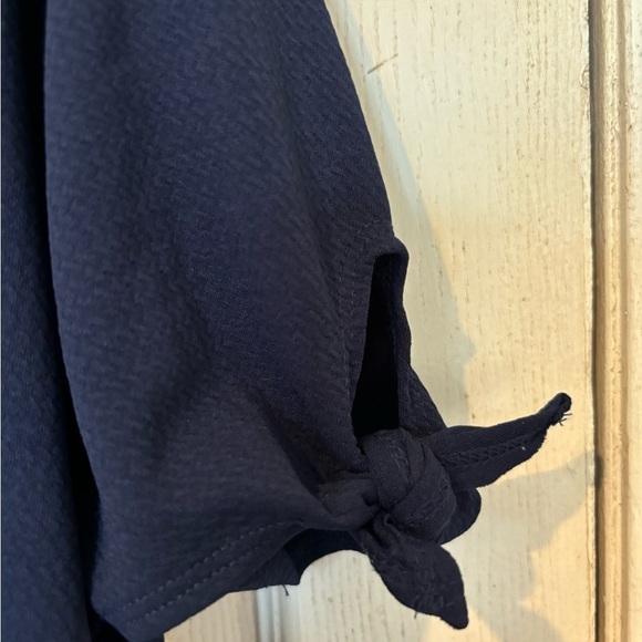 NWOT Love Ryan Navy Textured Knit Top with Knotted Tie Short Sleeves - Picture 4 of 5